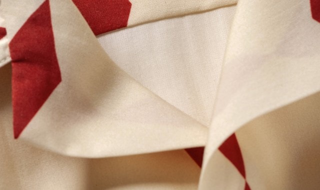 Detailaufnahme eines Hemds aus Lyocell.