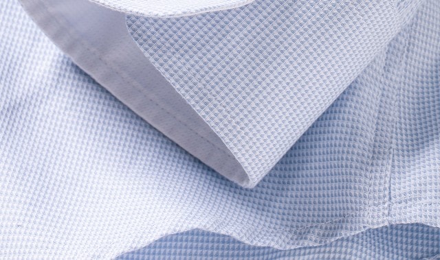Detailaufnahme eines Hemds aus Popeline.