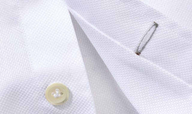 Detailaufnahme eines Hemds aus Oxford-Gewebe.