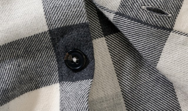 Detailaufnahme eines Hemds aus Flanell.