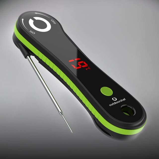 Abbildung eines digitalen Grillthermomethers vor grauem Hintergrund.