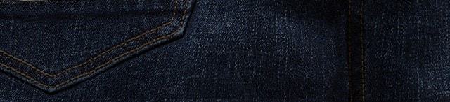 Rückseite einer Jeanshose mit der Schrift "Die Ikone der Männergarderobe." Button: Denimwelt Kategorie.
