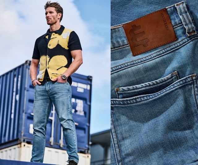 Auf dem Bild ist ein Mann zu sehen der eine schwarze Strickjacke mit gelben Mustern und eine blaue Jeans trägt, daneben eine Detailaufnahme einer Jeans mit Label und Hosentasche.