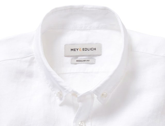 Ein Hemd mit Button-down-Kragen.