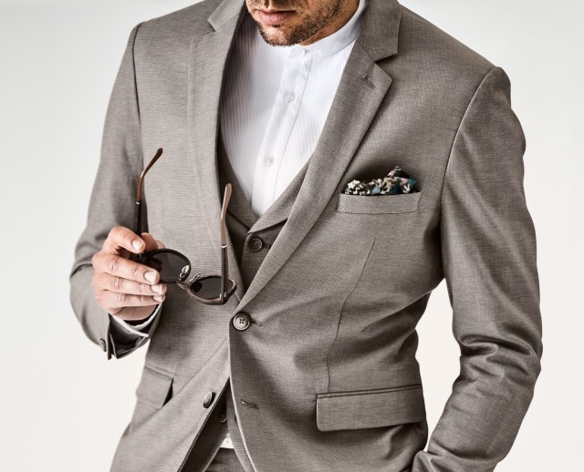 Schönes Einstecktuch perfekt zum Outfit.