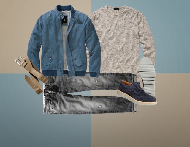 Zu sehen ist ein Outfit bestehend aus einer blauen Jacke, einem beigefarbenen Strickpullover, einer grauen Jeans, einem beigefarbenen Gürtel und dunkelblauen Schuhen.