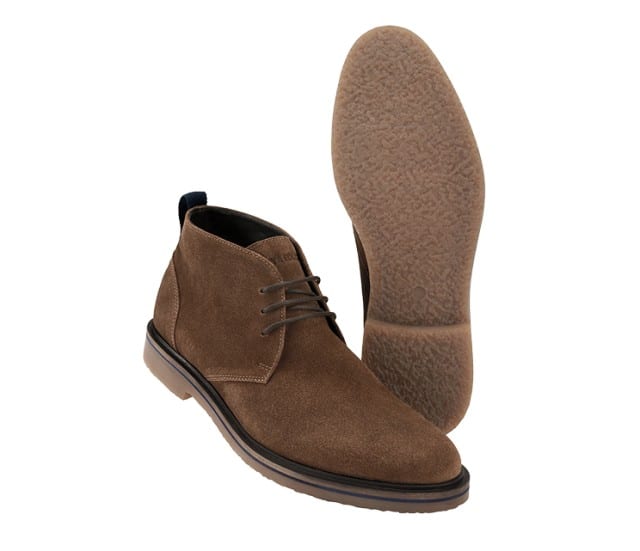 Sachabbildung von einem paar braunen Lederschuhe.