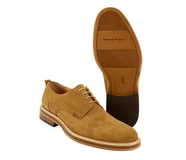 Sachabbildung von einem paar braunen Lederschuhe.