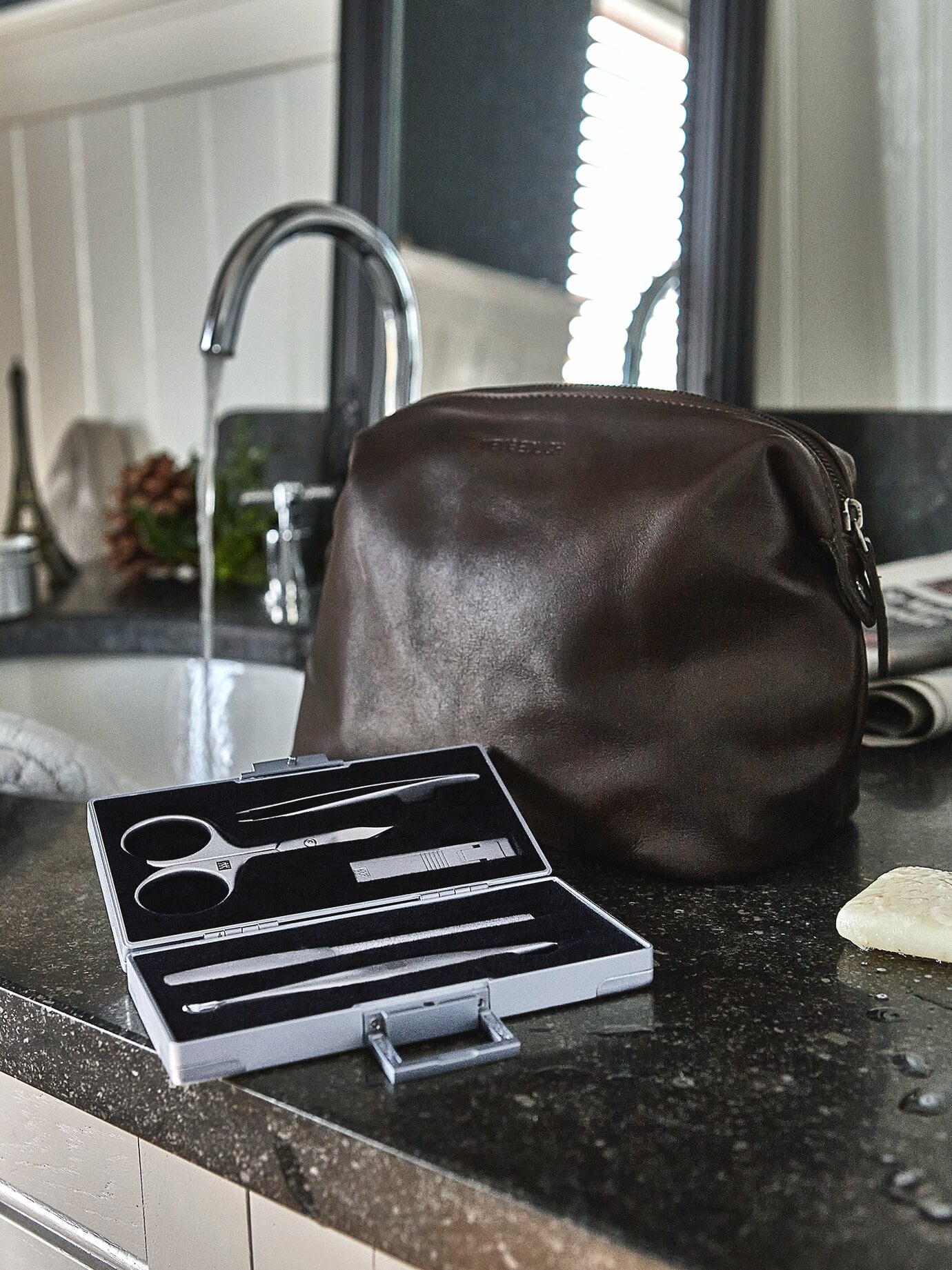 Thumbnail - Mani-Pedi-Set