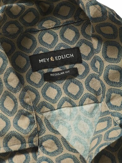 Resort-Rhythmus-Hemd sand