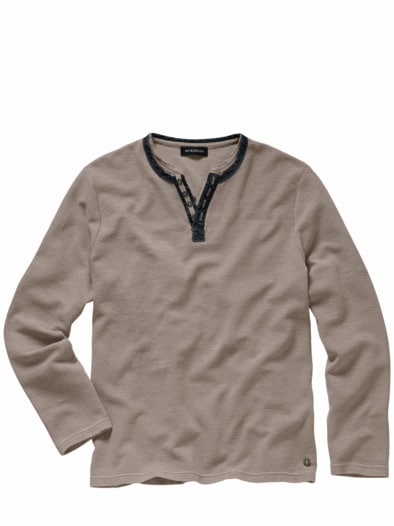 Strukturiertes Henley grunge