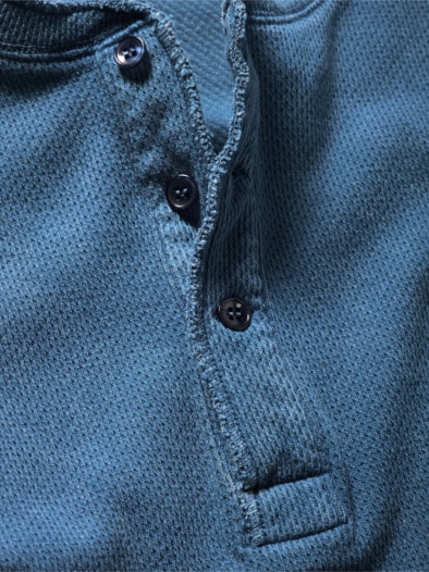 Potenzial-Henley cremeblau