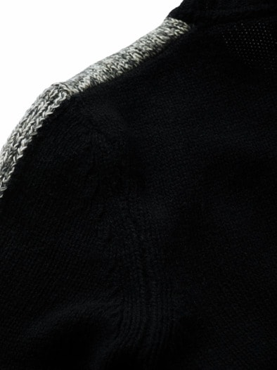 Narrativ-Pullover schwarzweiß