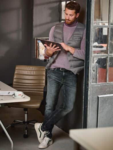 Chenille-Rollkragenpullover vanille/sauerkirsch