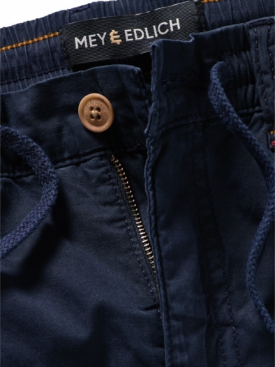 Freiheits-Chino unabhängigkeitsblau