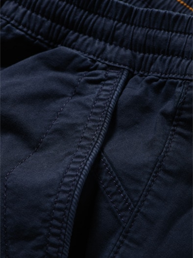 Freiheits-Chino unabhängigkeitsblau