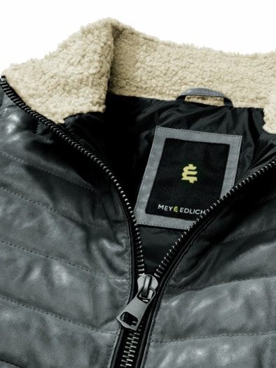 Hartgesottene Lederjacke silbergrau