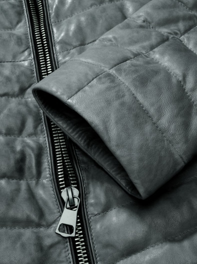 Hartgesottene Lederjacke silbergrau