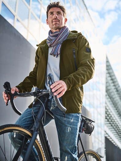 Vier-Wege-Softshelljacke olive