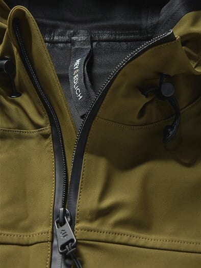 Vier-Wege-Softshelljacke olive