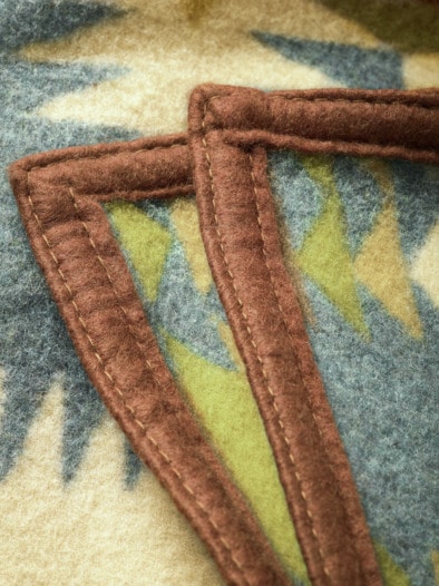 Decke Jacquard Napped Robe harding-shale