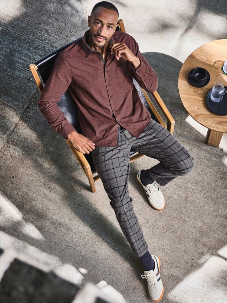 Bikulturelles Hemd melanzanarot