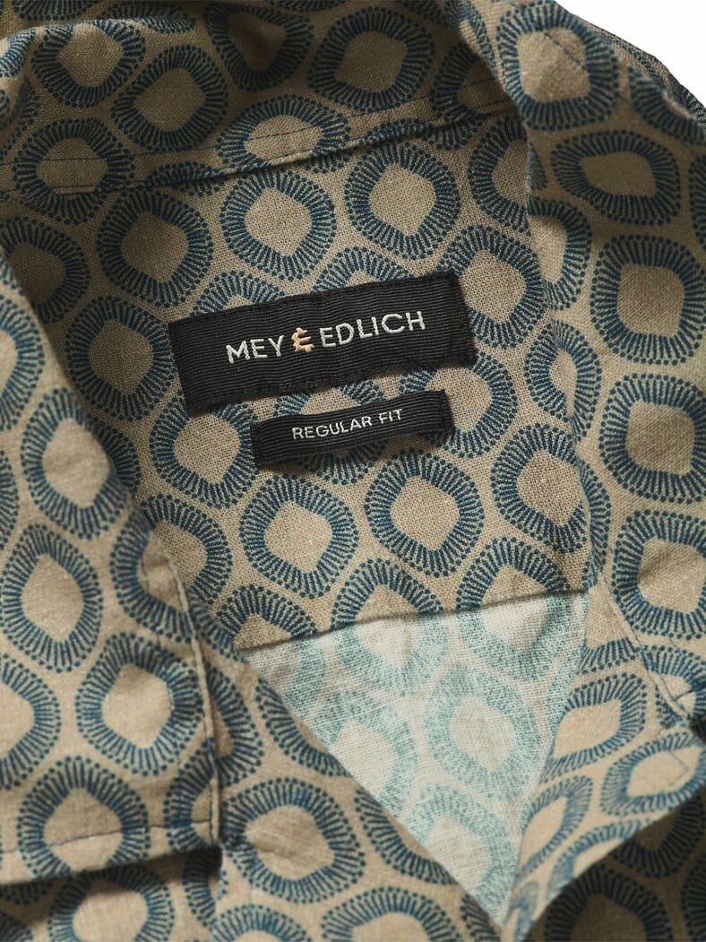 Resort-Rhythmus-Hemd sand
