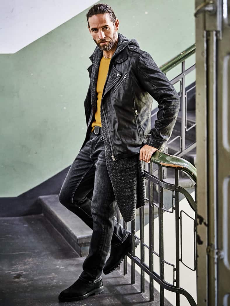 Schmirgel-Pullover curry