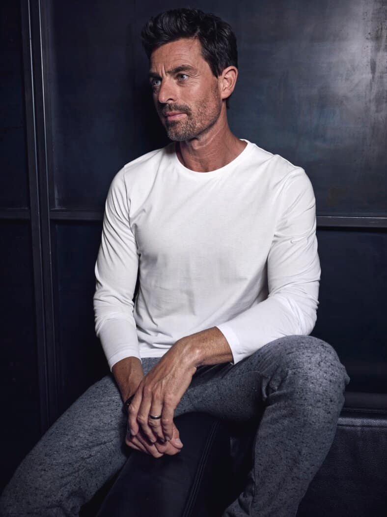 Benchmark Rundhals Langarm weiß