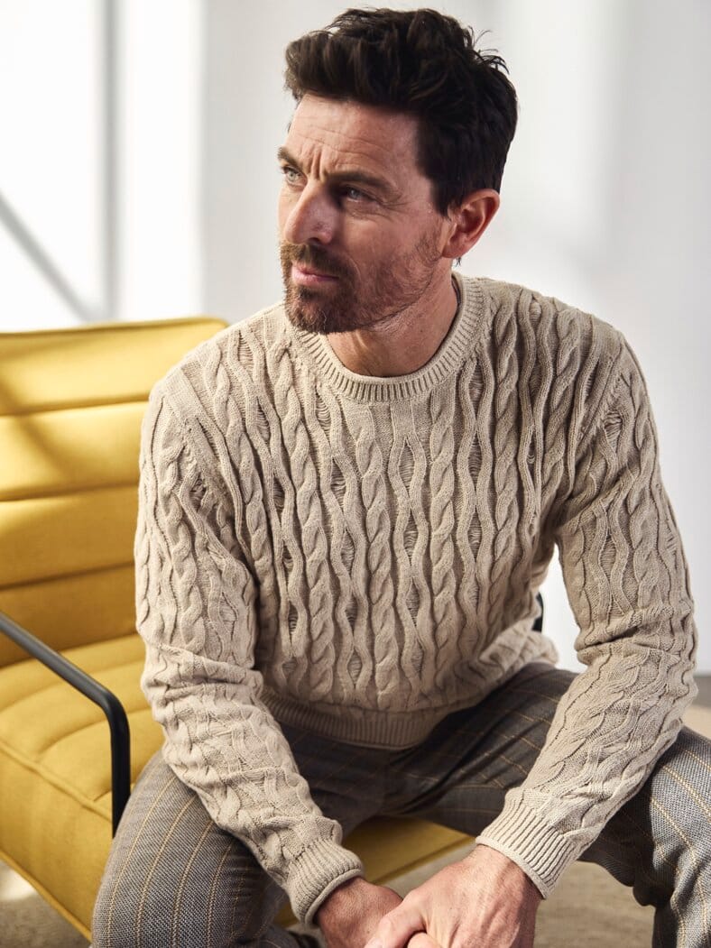 Lockerer Zopf-Pullover sand