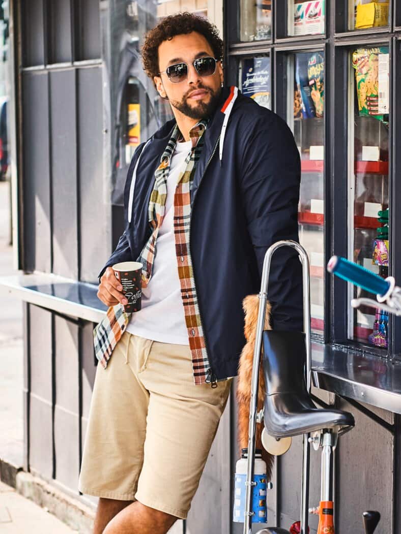 Tretarbeit-Cordshorts sand