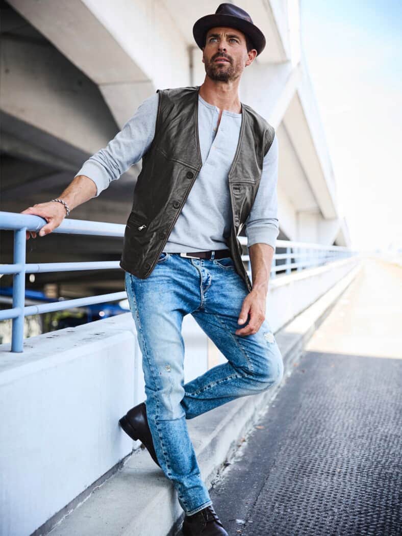 Urgestein von Lederweste schieferbraun