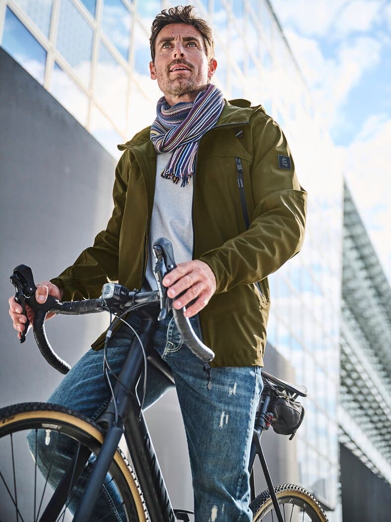 Vier-Wege-Softshelljacke olive