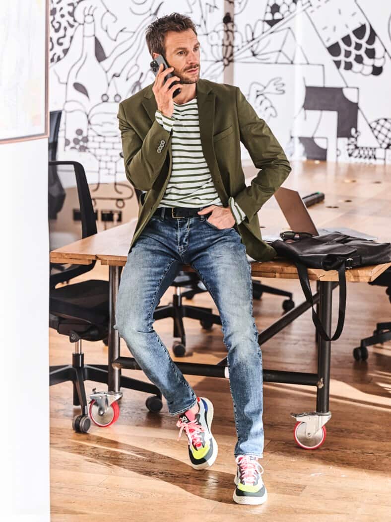 Leuchtendes-Beispiel-Sneaker color flash