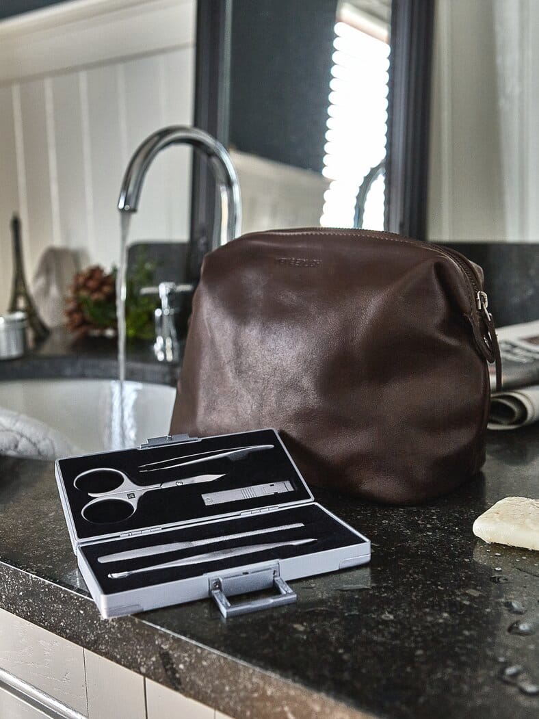 Wochenendtrip-Kulturtasche espresso