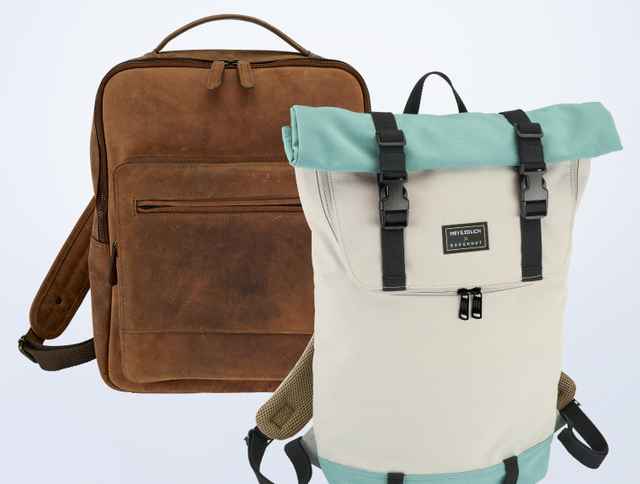 Zu sehen sind eine braune Ledertasche und ein weißer Rucksack mit hellblauen Details.