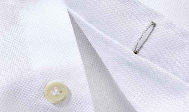 Detailaufnahme eines Hemds aus Oxford-Gewebe.