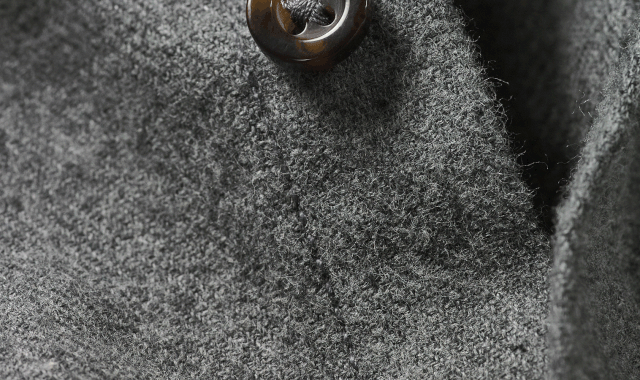 Detailaufnahme eines Hemds aus Twill.