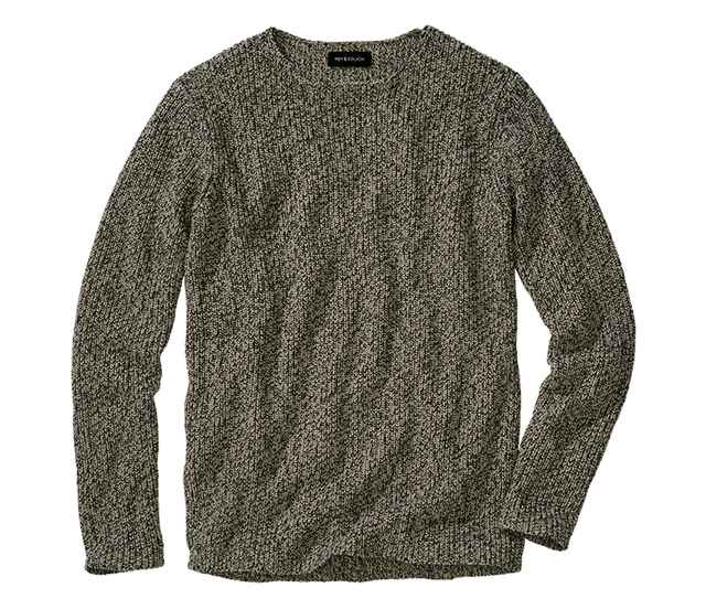 Grauer Strickpullover mit Rundhalsausschnitt, strukturiertem Muster und langen Ärmeln, auf weißem Hintergrund abgebildet.